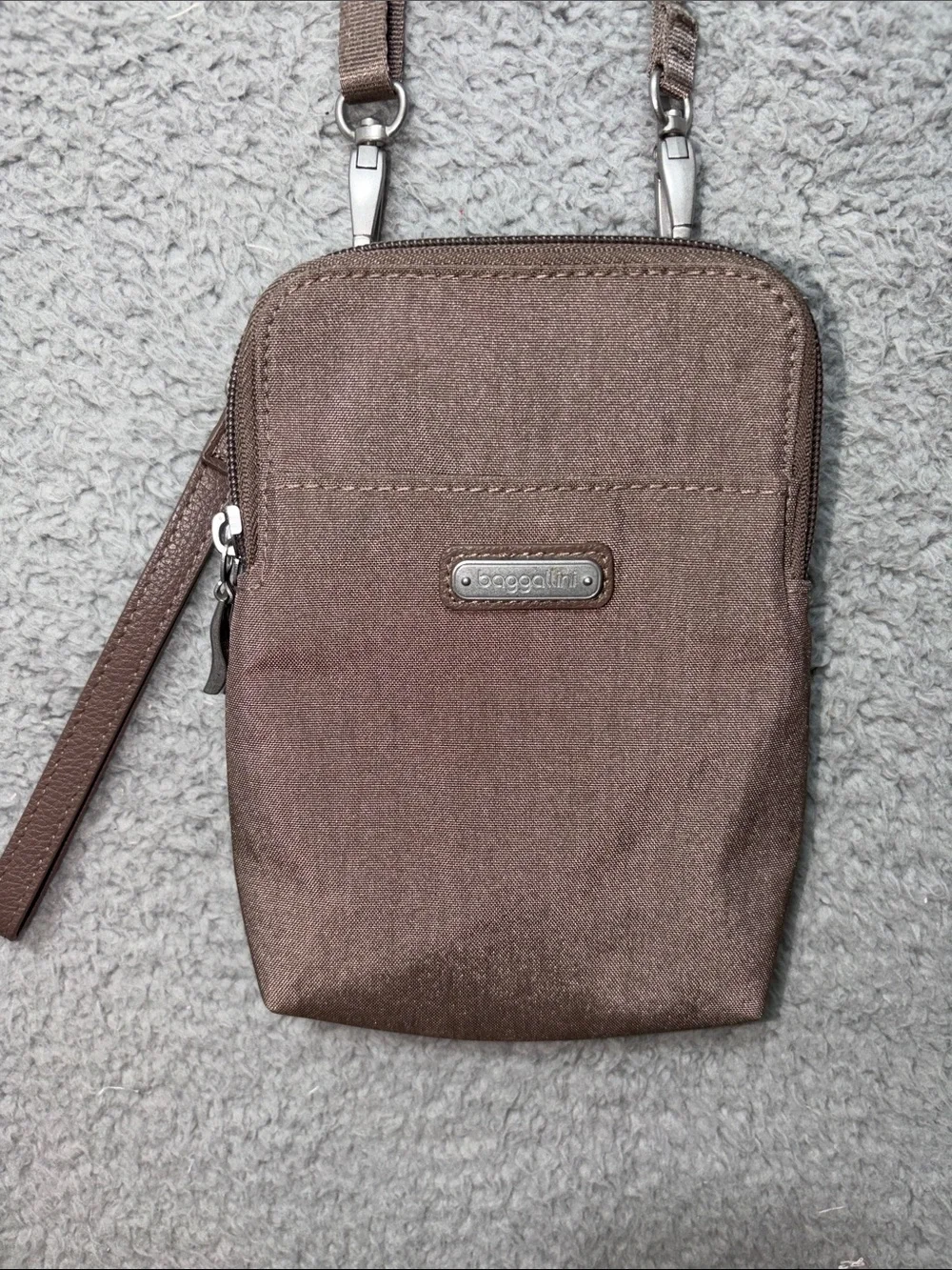 Baggallini Metallic Bronze Crossbody Phone Pouch